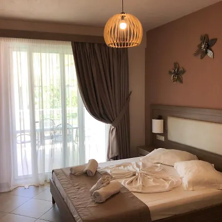 Mary 1 & Fresh! Skala Sotiros