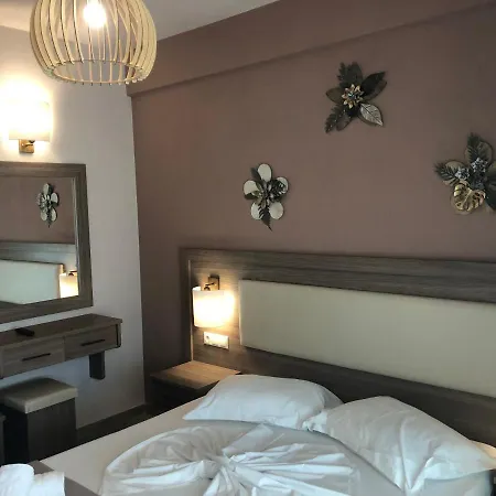 Aparthotel Mary 1 & Fresh! 3*